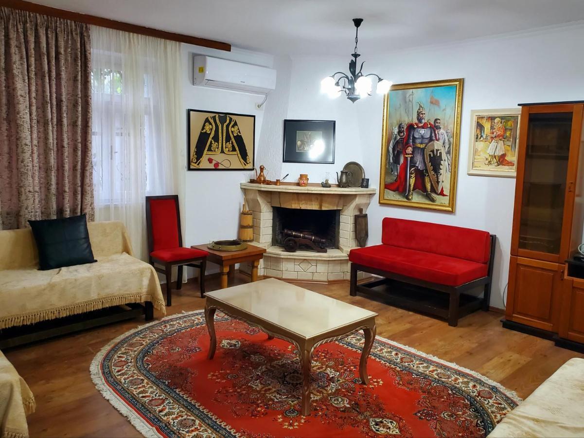 Unique Traditional House, Hosted By J&G 티라나 외부 사진