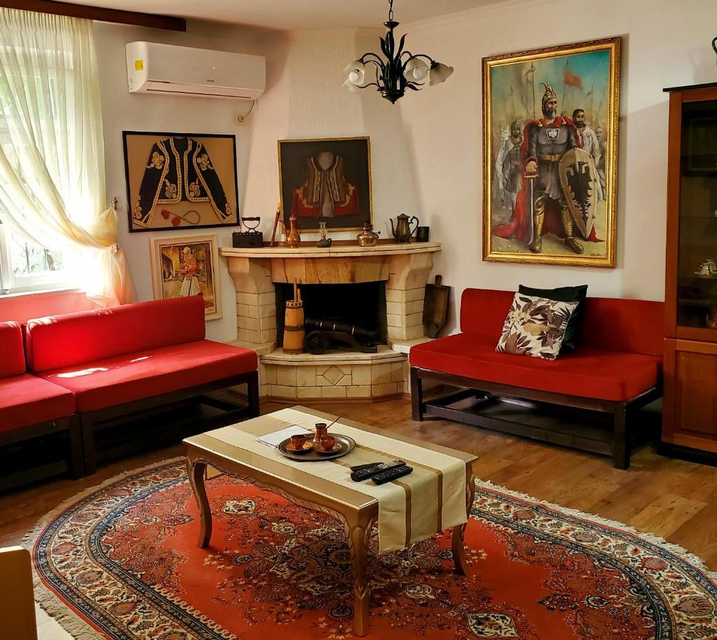 Unique Traditional House, Hosted By J&G 티라나 외부 사진