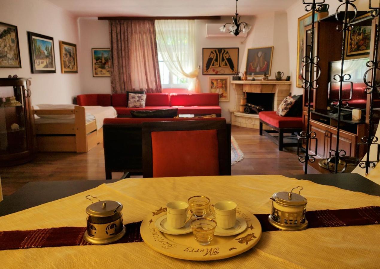 Unique Traditional House, Hosted By J&G 티라나 외부 사진