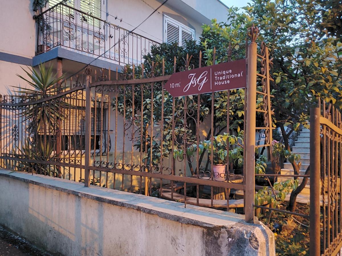 Unique Traditional House, Hosted By J&G 티라나 외부 사진